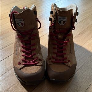 Unisex Brown Hiking Boots